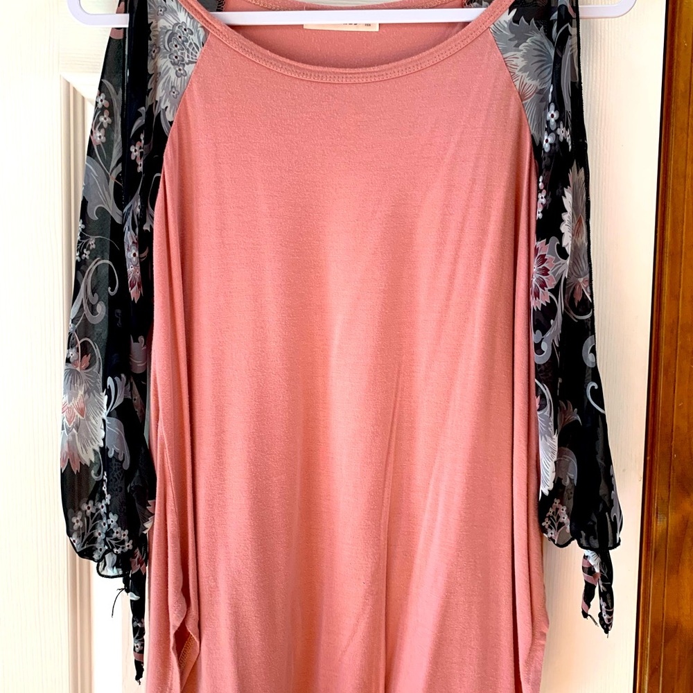 Long sleeve, open shoulder, adorable blouse. SM